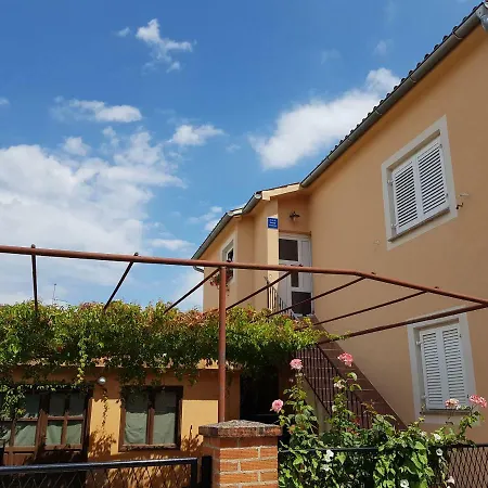 Apartman Vesna شقة